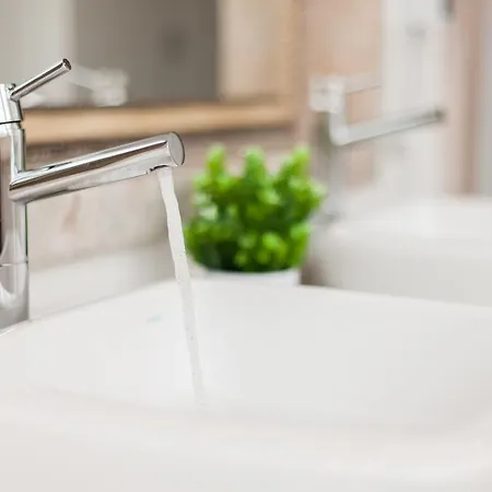 بيت شباب Be & Estefania Lisboa