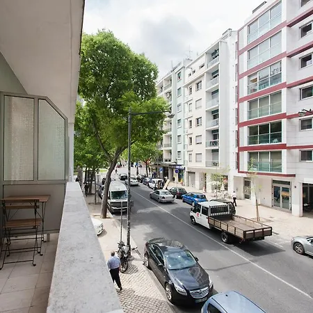 Be & Estefania Albergue Lisboa